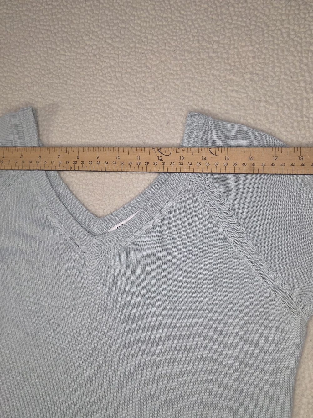 Blushe By Spiegel Classic V-Neck Women's Silk And Cashmere Sweater - Light Mint - Picture 5 of 8